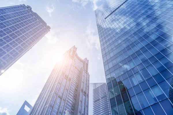 Gökdelenlerin düşük açılı görüntüsü