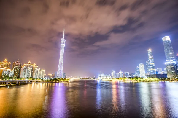 Güzel Şehir Gece Manzarası Mimarinin Ufuk Çizgisi — Stok fotoğraf