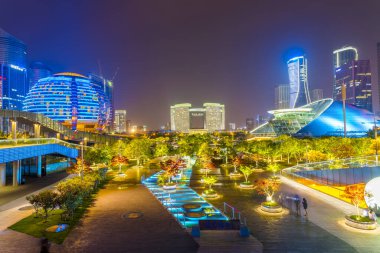 Şehir meydanı, mimari manzara, gece manzarası.