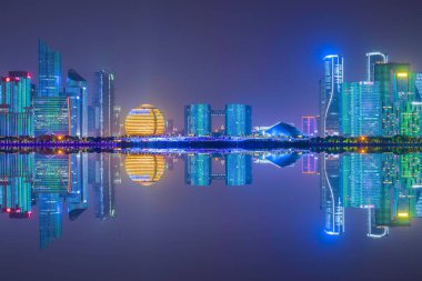 CBD mimarisinin Hangzhou 'daki gece manzarası