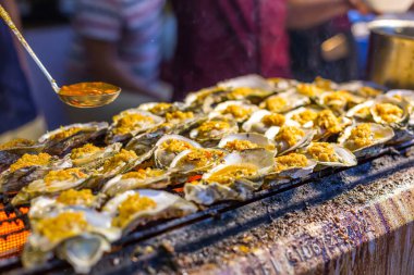 Pişmiş istiridye, doğal gıda arka planı.