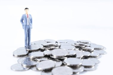 İş kurumu hesaplama konsepti. İş adamı düşüncesi mi yoksa...