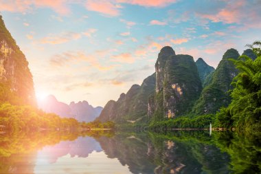 Yangshuo Xingping Lijiang Nehri Doğal Manzara