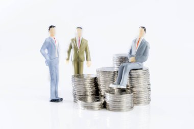  İş adamı hesap makinesi ve coi ile düşünüyor veya karar veriyor