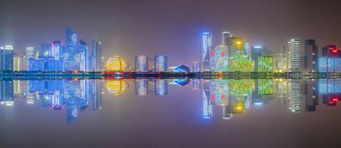 CBD mimarisinin Hangzhou 'daki gece manzarası