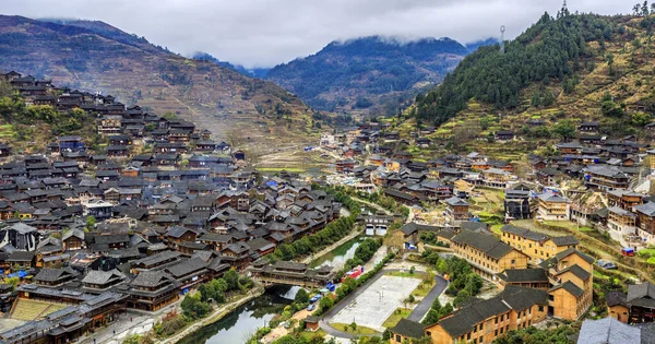 Guizhou Miao köyü manzarası