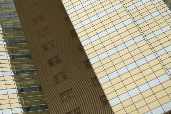 ビジネスビルの窓 — ストック写真