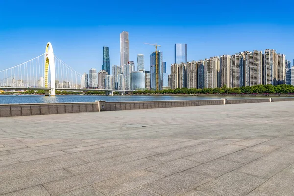 Utsikter För Tomma Fyrkantiga Golvplattor Guangzhou Urban — Stockfoto