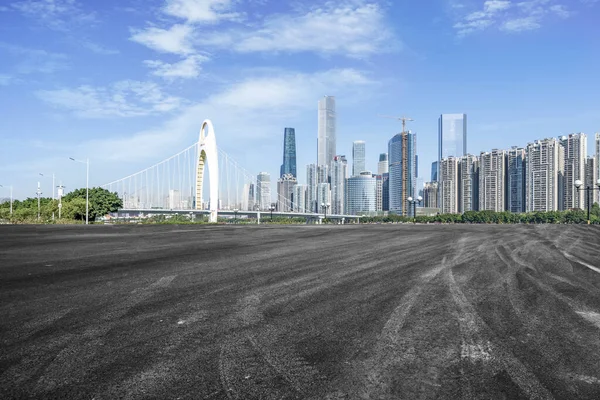 Camino Asfalto Vacío Construye Largo Edificio Comercial Moderno —  Fotos de Stock