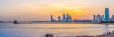 Qingdao şehir manzarası ve gökyüzü