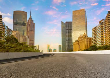Guangzhou Şehir Meydanı Yolu ve mimari manzara silüeti