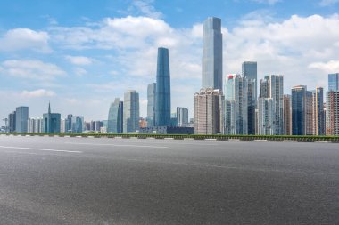 Guangzhou Şehir Meydanı Yolu ve mimari manzara silüeti