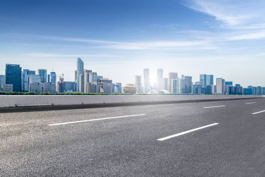Hangzhou şehri mimari manzarası ufuk çizgisi ve yol sahası