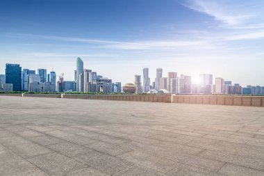 Hangzhou şehri mimari manzarası ufuk çizgisi ve yol sahası