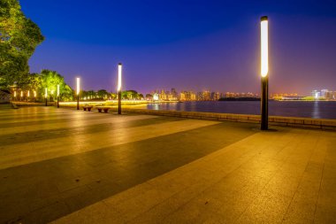 Suzhou Jinji Gölü 'nün gece manzarası