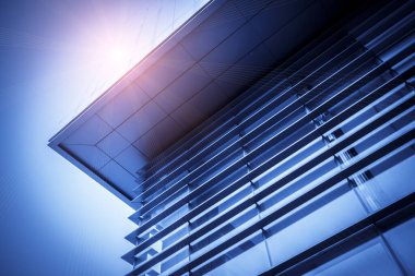 Ticari binanın Şangay Çin 'de düşük açılı bir manzarası var.