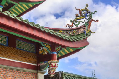 Geleneksel arkaplan Çin usulü kulak kabartıyor