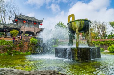 Huanglong Vadisi 'ndeki çeşme manzarası., 