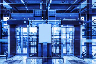 Çin, Asya 'da kapalı asansör