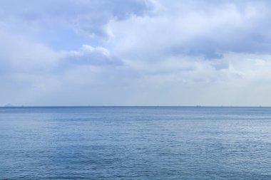 Gökyüzü ve deniz arka planı