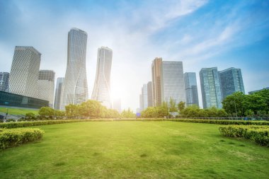 Hangzhou Finansal Bölge Meydanı ve Gökdelen