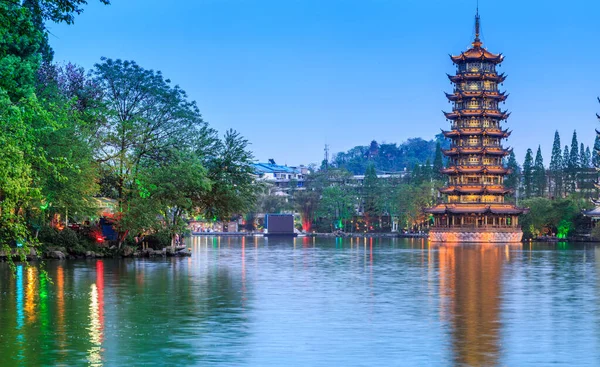 Guilin Central Park ve Çin 'deki antik mimari manzara
