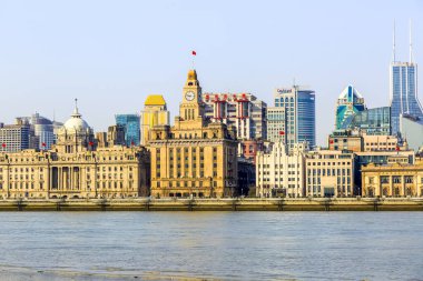 Çin, Şangay, Mart 2016: Bund, ünlü bir turistik merkezdir.