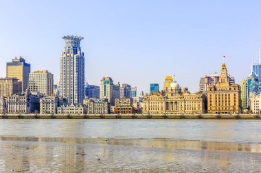 Çin, Şangay, Mart 2016: Bund, ünlü bir turistik merkezdir.