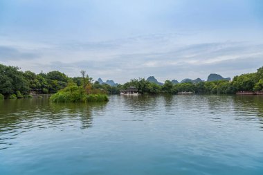 Yangshuo Xingping Lijiang Nehri Doğal Manzara