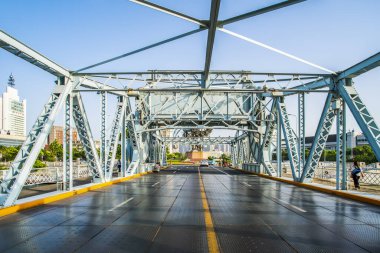 Tianjin, Çin 'deki çelik yapı köprüsünün bir parçası.