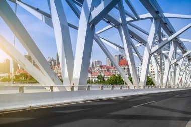 Tianjin, Çin 'deki çelik yapı köprüsünün bir parçası.