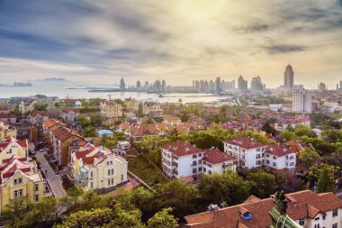 Qingdao şehir mimarisi manzara ve ufuk çizgisi