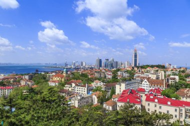 Qingdao şehir mimarisi manzara ve ufuk çizgisi