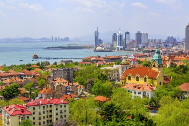Qingdao şehir manzarası ve ufuk çizgisi