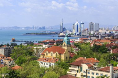 Qingdao şehir mimarisi manzara ve ufuk çizgisi