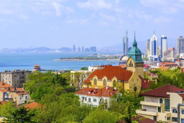 Qingdao şehir manzarası ve ufuk çizgisi