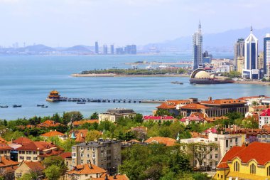 Qingdao şehir manzarası ve ufuk çizgisi