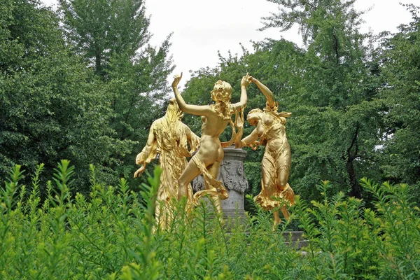 The Mozart's well on the civil meadow in Dresden — Stock Photo, Image