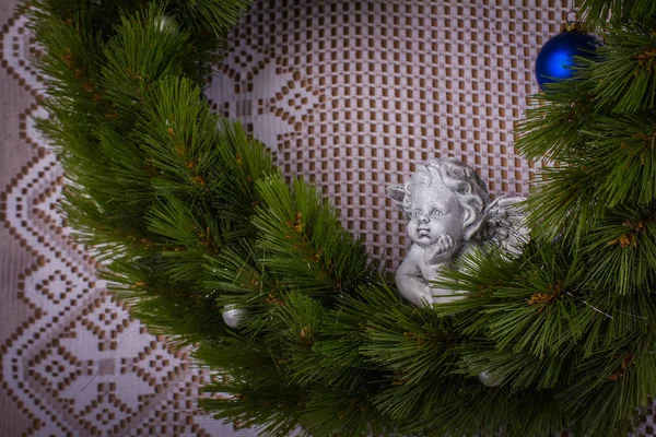 Kerst samenstelling met angel en kerstboom — Stockfoto