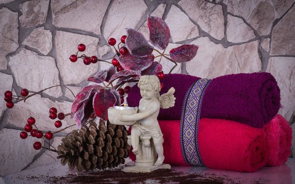 Havlu ve melek Noel Spa kompozisyonu 