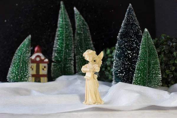 Kerst decor scène Angel zingt een kerstlied. — Stockfoto