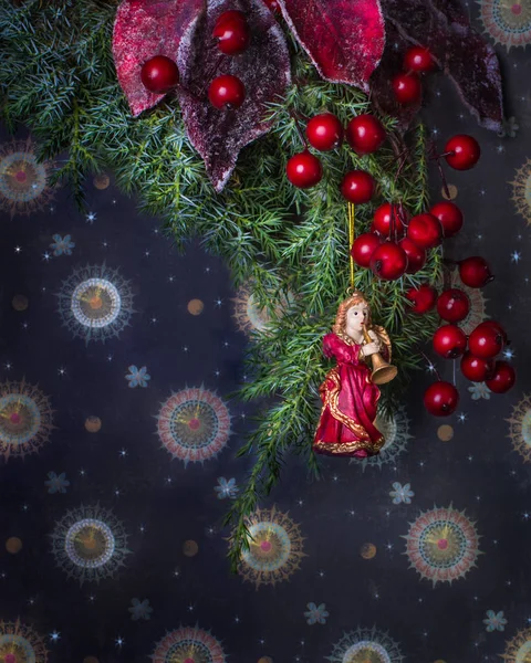 Kerstmis decoratie achtergrond met engel, kerstboom en — Stockfoto