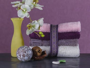  Banyo, Hamam ve sp için pastel renklerde havlu ile kompozisyon