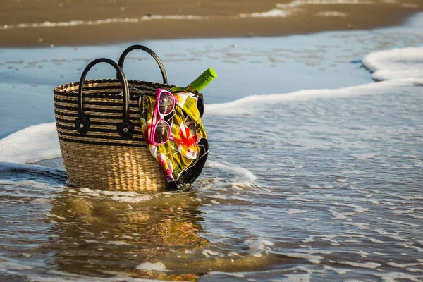 Summer is coming! Picnic at seacoast. — Stock Photo, Image