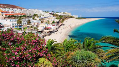 Sahilde Playa de Morro Jable - Morro Jable, Fuerteventu, İspanya - 25.06.2016 görüntüleyin..