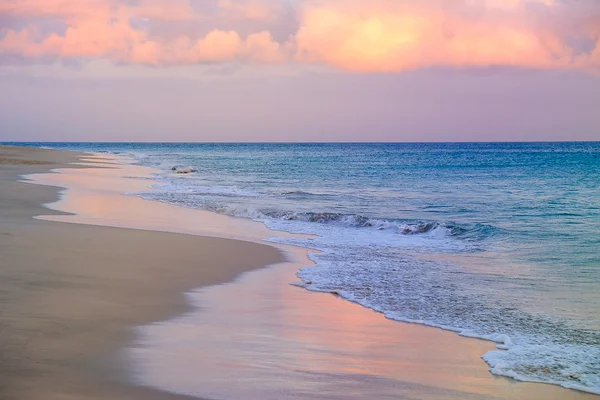 Sonnenuntergang auf dem Meer. — Stockfoto