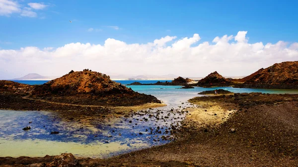 Laguna blu sull'isola Lobos, Fuerteventura, Spagna . — Foto Stock