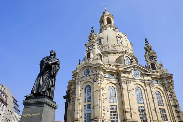 Dresden Frauenkirche ve Martin Luther anıt - Dresden Almanya - 11.09.2016.