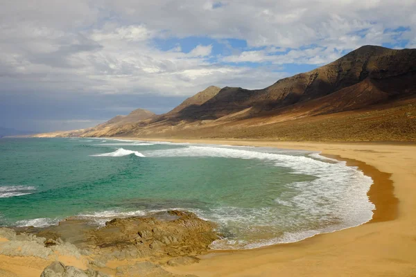 Kanarya Adası Fuerteventura, İspanya kumsalda Cofete görüntüleyin. — Stok fotoğraf