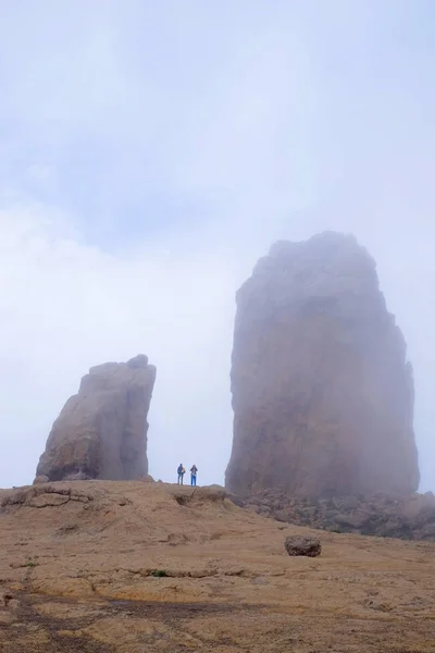 View on famous rock Roque Nublo in fog on the Canary Island Gran Canaria, Spain. — Stock Photo, Image